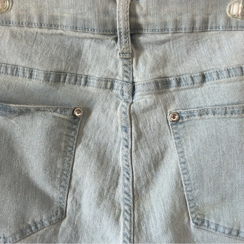VENUS Light Blue Capri with Floral Design - Picture 5 of 10
